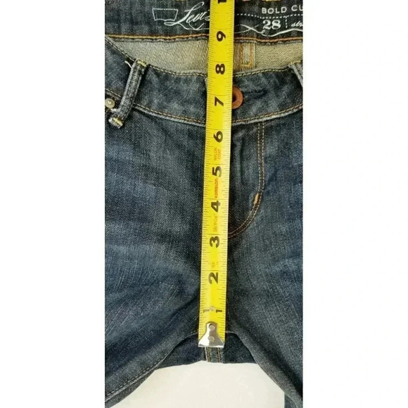 Levi's Size 28X30 Bold Curve Women's Straight Leg Blue Denim 5 Pocket Jeans - Picture 2 of 12